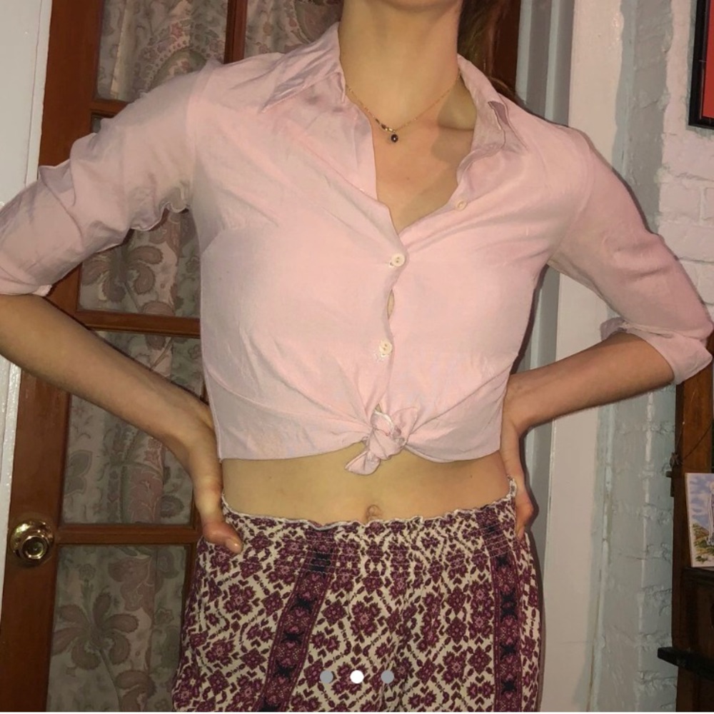 Light pink collared button down slightly cropped!